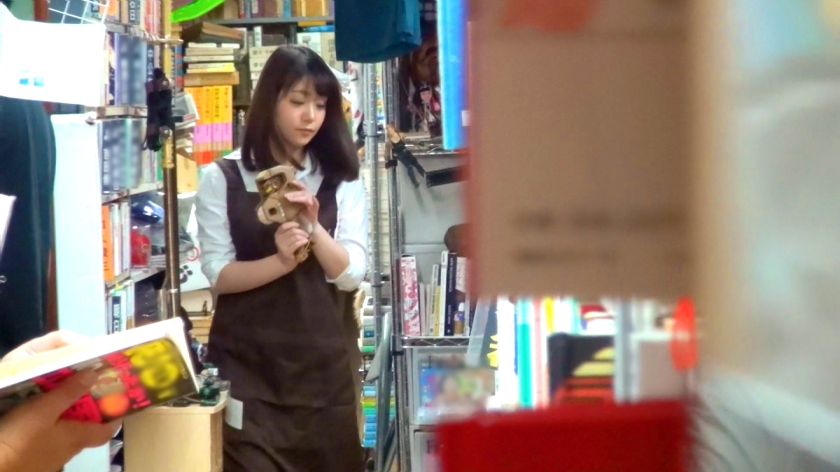 300MIUM-115 100%完全ガチ！噂の素人激カワ看板娘にアポなし取材⇒AV交渉！ target.31 古本や古着の匂いで満たされたリサイクルショップに咲く一輪の真面目系美少女！ in 杉並区高円寺 深瀬みみ 22歳 リサイクルショッ